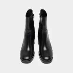 Bottines à talons et bouts carrés