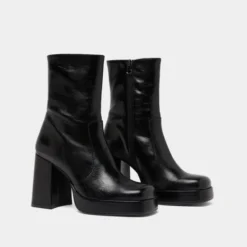 Bottines à talons et bouts carrés