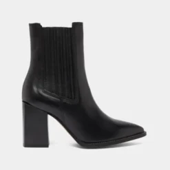 Bottines à talons et bouts pointus