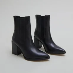 Bottines à talons et bouts pointus