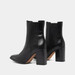 Bottines à talons et bouts pointus