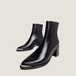 Bottines à talons et embouts argentés