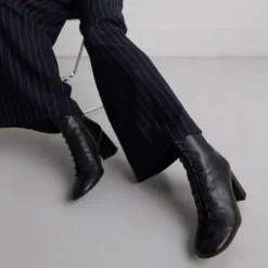 Bottines à talons et à lacets
