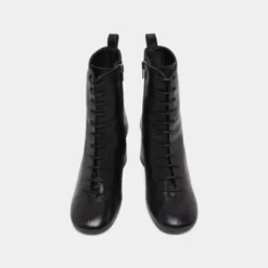 Bottines à talons et à lacets