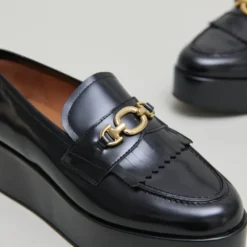 Mocassins à boucles dorées