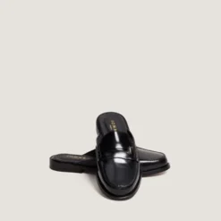 Mocassins à bouts arrières ouverts et monogrammes