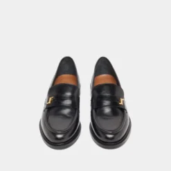 Mocassins à bouts ronds et monogrammes