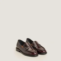 Mocassins à bouts ronds et monogrammes