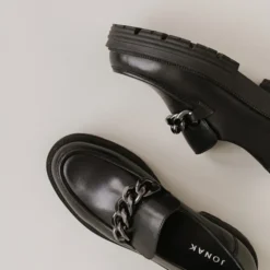 Mocassins à chaines et semelles crantées...