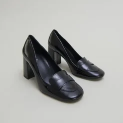 Mocassins à talons et bouts carrés