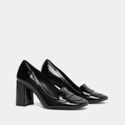 Mocassins à talons et bouts carrés