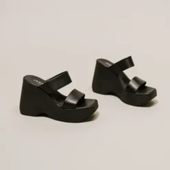 Mules compensées à brides