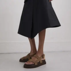 Sandales à brides croisées