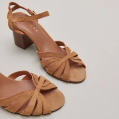 Sandales à brides et bouts ouverts