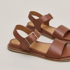 Sandales à brides et bouts ouverts