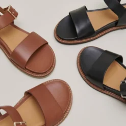 Sandales à brides et bouts ouverts