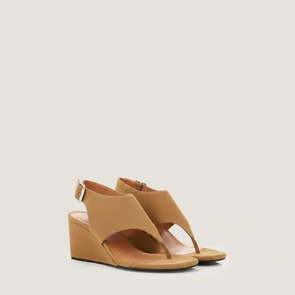 Sandales compensées et brides ajustables