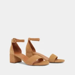 Sandales à talons carrés