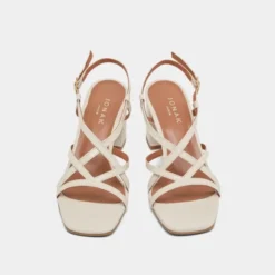 Sandales à talons et brides