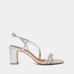 Sandales à talons et brides